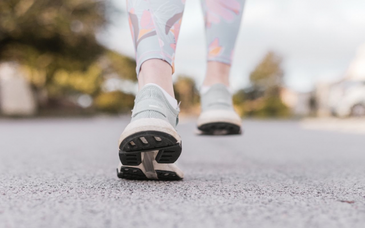 Düzenli Yürüyüş Yapmanın Faydaları: Günde Ne Kadar Yürümelisiniz ve Sağlık Üzerindeki Etkileri